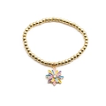 Bracciale a perline dorate con ciondolo a margherita in smalto colorato e strass - Colorato
