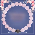 Dettaglio bracciale in cristallo di pietra di luna rosa con biglietto To My Best Mom - Alla mia mamma migliore / Quarzo rosa