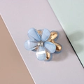 Close-up of blue resin flower hair clip with sparkling petals and gold metal grip - Crystal Glitter Style / Blue