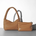 Borsa hobo marrone intrecciata e pochette piatta coordinata in pelle fatta a mano - Caramello