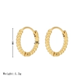 Gedrehte goldene Edelstahl-Creolen in 14mm Größe für einen modernen minimalistischen Look - Gold
