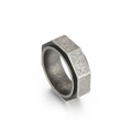 Bague écrou hexagonale de style industriel pour homme en argent mat avec texture sablée - Noir mat