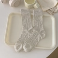 Chaussettes couleur avoine avec côtes verticales et motifs croisés jacquard fins - Taille unique / Gris-Beige