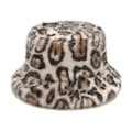 Dettaglio ravvicinato di cappello da pescatore leopardato in morbida pelliccia calda - M (56-58cm) / Beige