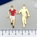 Goldene Emaille-Läufer Anhänger für DIY Schmuck mit Lineal zur Größenmessung - 1 Stück Fußballspieler 18x38mm