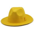 Detailansicht eines gelben Woll-Fedora-Hutes mit quadratischem Band und breiter Krempe - M(56-58cm) / Gelb