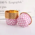 Rosa karierte Muffinförmchen mit Goldfolien-Innenseite für hitzebeständiges Backen - Einseitig Gold rosa kariert