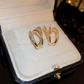 Boucles d'oreilles dorées multicouches en forme de C avec diamants dans un écrin à bijoux - Or (Plaqué Or 18K Tige en Argent S925)