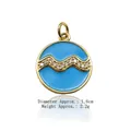 Pendente totem animale dorato con smalto celeste e motivo a onde in micro-pavé - Acquario (Smalto Blu)
