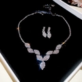 Vue détaillée de l'ensemble collier et boucles d'oreilles sertis de strass brillants - 59# Parure Collier-Argent (2Pcs)