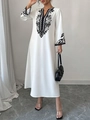 Elegante witte lange jurk met V-hals, zwarte borduursels en lange mouwen voor dames - S / Wit