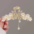 Pince à cheveux papillon dorée avec fleurs blanches, strass et glands en perles - 45# Papillon Camélia