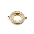 Primer plano de colgante circular dorado con incrustación de circón sobre fondo blanco - 18mm / Estilo Redondo De Doble Anillo Color Dorado (KLJ4070-Z)