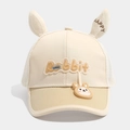 Dettaglio del cappellino bimbo con orecchie di coniglio, ricamo e trama traspirante - 52cm 2-5 Anni / Beige (Rabbit)