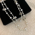 Collier de perles élégant avec nœuds en émail noir et blanc sur boîte en velours - Or-Blanc-Noir