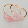 Set di bracciali in oro rosa con quarzo rosa grezzo e dettagli avvolti a mano - Quarzo rosa