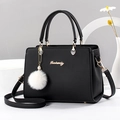 Sac à main noir classique avec pompon blanc et bandoulière réglable en cuir élégant - Noir