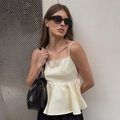 Top a canotta in raso crema con spalline regolabili ed elegante bordo a balze peplum - S / Albicocca