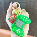 Porte-clés manette de jeu vert avec breloque Capybara et clochette dorée. - Machine De Jeu Kapibala - Verte