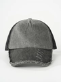 Detalle de gorra con bordes deshilachados y un acabado de lavado vintage desgastado - Ajustable / Negro