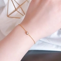 Bracciale minimalista in acciaio al titanio placcato oro 18k con un singolo zircone - Bracciale con Diamante Singolo (E184) / Oro