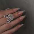 Eleganter silberner Schmetterlingsring mit glitzernden Steinen und Hohlflügeldesign - Hohlgeschliffener Schmetterling Mikro-Set-Stil (LC47) / Gelee-Kleber Werkzeugset (24 Stück/Packung)