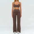 Ensemble de yoga marron deux pièces avec bordure blanche, brassière et pantalon évasé - S / Haut Et Bas / Soutien-gorge + Pantalon large / Brun Chocolat Foncé