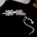 Detalle de pinza cuadrada con diamantes de imitación, perlas y borlas elegantes - Pasador - Una Sola Pieza / Plateado
