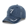 Detail der verwaschenen Denim-Baseballkappe mit Nummer 7-Patch und ausgefranstem Rand - Einheitsgröße (56-60cm) / Dunkelblau