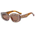 Modische rechteckige Sonnenbrille mit Leopardenmuster, Glitzersteinen und braunen Gläsern - Schildpatt Rahmen Tee Gläser