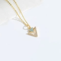 Elegante collana dorata con pendente a doppio triangolo e pietre preziose blu - Triangolo (XL3206)