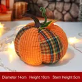 Zucca decorativa in velluto a coste arancione e tessuto scozzese, diametro 14 cm - 14x10cm / Quadri Arancioni