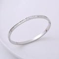 Dettaglio del bracciale in acciaio inossidabile argento con inserti in madreperla e zirconi - Color Acciaio