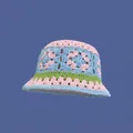 Handgefertigter Häkelhut in Rosa und Blau mit floralem Lochmuster für Damen im Retro-Stil - M (56-58cm) / Rosa Patchwork-Blumenhut