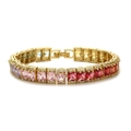 Elegante pulsera dorada con cristales rectangulares rosa degradado y detalles micro-pavé - Oro con circonita multicolor