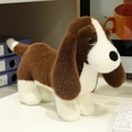 Peluche bassotto marrone e crema in piedi in un ambiente di ufficio domestico - 35x20cm / Marrone Scuro