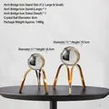 Set van twee gouden boogbrug metalen standaards met kristallen glazen bollen - Grote en Kleine Boogstandaard Set