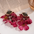 Böhmische weinrote Stoffblüten-Quastenohrringe mit Strass im Vintage-Fächerdesign - Silberner Ohrring-Stift - Rot