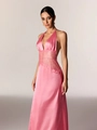 Détail de la robe en satin fuchsia avec décolleté en V licou et dentelle à la taille - S / Rose