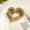 Pinza per capelli opaca color cachi a forma di cuore per un elegante stile a coda alta - Cachi