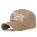 Cappellino baseball vintage kaki in cotone lavato con ricamo New York e scritta EST. 1625 - Beige