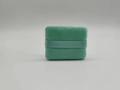 Houppette carrée en velours vert doux avec ruban en soie assorti pour le maquillage - Vert