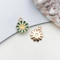 Pendentif fleur en émail vert et jaune avec dos en métal doré pour bijoux DIY - Marguerite (11074)