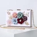 Elegante pochette in acrilico bianco con fiori in tessuto 3D e catena dorata - Bianco