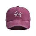 Détail de la broderie sis blanche sur la casquette de baseball rose vintage pour enfants - 50-54cm / Rose Rouge