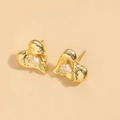 Orecchini a perno a cuore dorati con pietre di zirconia cubica scintillanti da donna - Stile Cuore Irregolare
