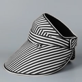 Détail de chapeau pare-soleil à large bord avec rayures noires et blanches et finitions - M(56-58cm) / Noir et Blanc