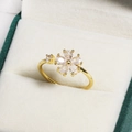 Macro detail of a gold flower ring with pear-shaped zircon petals and small diamonds - Five-Petal Flower Clear Zirconia Style (金色8)