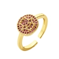 Verstelbare vergulde Hamsa hand ring met roze zirkonia steentjes op witte achtergrond - Verstelbaar Open / Rood