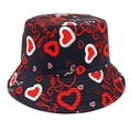 Zwarte vissershoed met rode hartjes en love you print voor informele zonbescherming overdag - M / Zwart